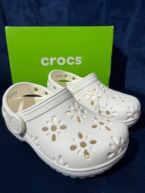 CROCS Kids Chalk White Classic Floral Cutout Clogs Size C9 NIB